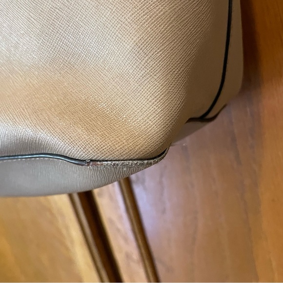 Michael Kors Saffiano Jet Set Tote - Picture 12 of 14